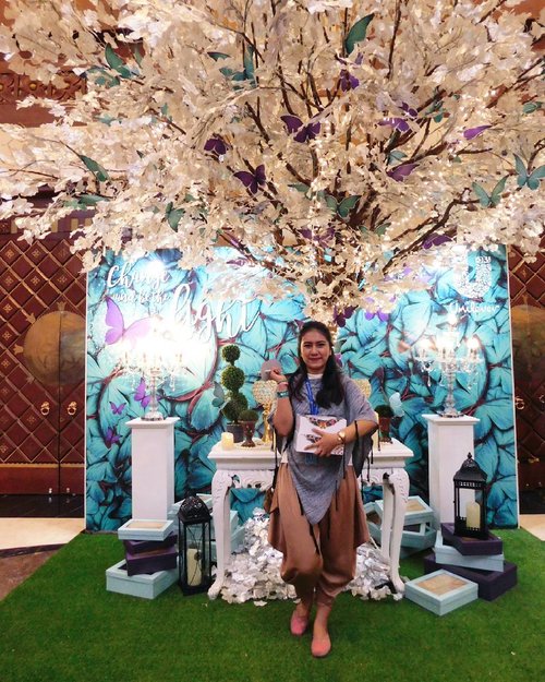 #day1
I want more receive a Christmas gift 🎁 from santa claus🎅🙋. Hehehhee....
.
.
Ps : Decoration nya cantik banget🎄😍.
#MerryChristmas
#ChristmasEve
#Decoration
#UnileverIndonesia
#ClozetteID