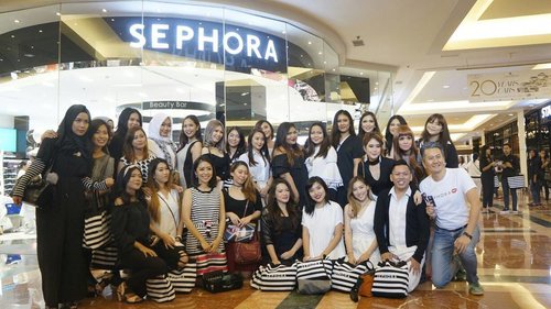 •
GRAND OPENING SEPHORA INDONESIA at @maltamananggrek 🎉🎉..
💕
#sephoraidn 
#sephoraidnbeautyinfluencer 
#clozetteid
#BeautyBlogger
#Blogger
#Bloggers
#Bblogger
#Bbloggers