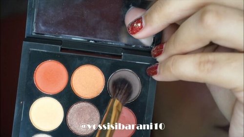 Warm Orange glitter eyes makeup tutorial with @focallure shade 05 🌌.
OMG, I REALLY  LOVE this palatte so much 😍.
Link on my bio ☝, LETS CEK the video Guys 😘😘😘😘.. .
.
.
.
.
#ClozetteID #indovidgram #ivgbeauty #indobeautygram #beautyjunkie #makeup #makeuptutorial #beautyenthusiast #beautynesiamember #instamakeupartist #motd #mua #beautyvlogger #beautyogger #beautyaddict #indobeautyvlogger #clozette #focallure @indobeautygram @indovidgram