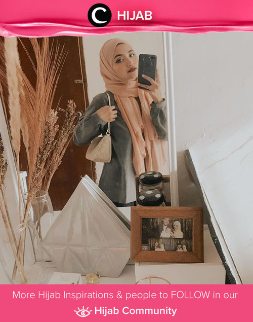 Hello, weekend! Apa rencanamu untuk akhir pekan ini, Clozetters? Image shared by Clozetter @Uswhaaa. Simak inspirasi gaya Hijab dari para Clozetters hari ini di Hijab Community. Yuk, share juga gaya hijab andalan kamu.
