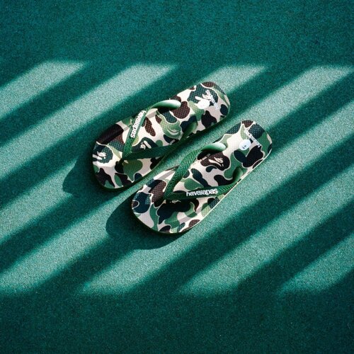 Tampil Ala Streetwear Jepang Dengan Havaianas X A BATHING APE 