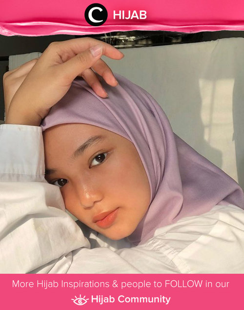 Clozette Ambassador @imeldaaf shared an adorable selfie using a lilac scarf. Simak inspirasi gaya Hijab dari para Clozetters hari ini di Hijab Community. Yuk, share juga gaya hijab andalan kamu.