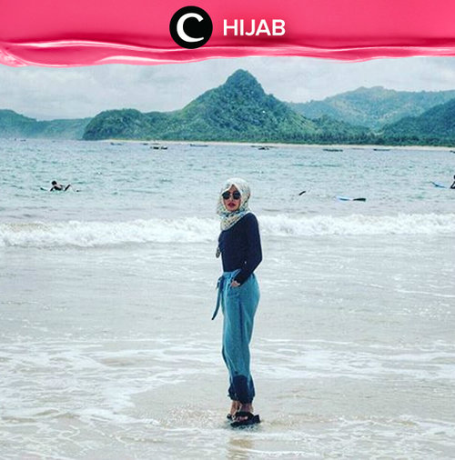 Menikmati weekend di pantai? Kamu juga bisa tampil tetap gaya seperti Clozette Star yang satu ini. Simak inspirasi gaya di Hijab Update dari para Clozetters hari ini, di sini http://bit.ly/clozettehijab. Image shared by Clozetter: hanihikaru. Yuk, share juga gaya hijab andalan kamu.