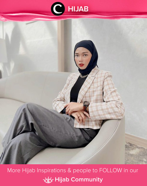 Clozette Crew @astrityas channeling her inner lady boss. Simak inspirasi gaya Hijab dari para Clozetters hari ini di Hijab Community. Yuk, share juga gaya hijab andalan kamu.