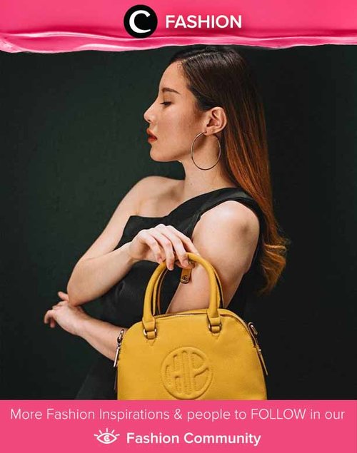 Clozette Ambassador @yanitasya made this yellow top handle bag even more stand out! Simak Fashion Update ala clozetters lainnya hari ini di Fashion Community. Yuk, share outfit favorit kamu bersama Clozette.