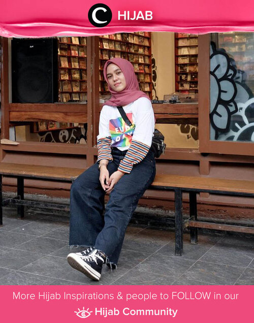 Terinsprasi dengan penampilan ala tahun 90-an yang terkesan simpel dan tetap edgy? Coba tiru Clozetter @tillagftr dengan oversized t-shirt, black jeans, dan sepasang sneakers hi-top yang timeless! Simak inspirasi gaya Hijab dari para Clozetters hari ini di Hijab Community. Yuk, share juga gaya hijab andalan kamu.