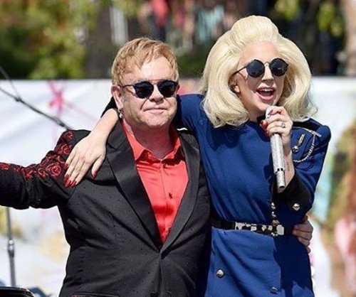 Lady Gaga dan Elton John bukan cuma berkolaborasi di atas panggung aja, nih. Mereka juga akan meluncurkan sebuah clothing line dengan nama "Love Bravery" tanggal 9 Mei nanti yang 25% dari harganya akan disumbangkan ke Gaga's Born This Way Foundation dan Elton John AIDS Foundation.
Para fans dan fashion enthusiast yang berniat ikut dalam charity ini juga nggak perlu khawatir dengan desain dari clothing line ini karena Lady Gaga akan dibantu oleh saudara perempuannya dan Brandon Maxwell untuk urusan memilih desain dan menurut satu sumber, harganya juga nggak akan lebih dari $100!
#ClozetteID
Photo from @ladygaga.