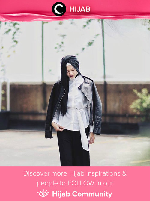 This look is all about layers for keeping warm. Basic white shirt + black turban + leather jacket = instant cool-girl style. Simak inspirasi gaya di Hijab Update dari para Clozetters hari ini di Hijab Community. Image shared by Clozetter: cassandradini. Yuk, share juga gaya hijab andalan kamu bersama Clozette.