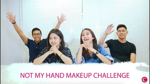 Clozette Squad: Not My Hand Make Up Challenge - YouTube

Kali ini Clozette Squad, Viena dan Carolin (Olin) ditantang untuk melakukan 'Not My Hand Make Up Challenge'. Tidak hanya berdua, Viena dan Olin akan ditemani oleh Yandi dan Riezki (Kiki).

Viena berpasangan dengan Yandi dan Olin berpasangan dengan Kiki. Yandi dan Kiki harus mengaplikasikan produk makeup step by step ke wajah Viena dan Olin. Tentu saja, mereka harus menebak produk makeup tersebut.

Kira-kira siapakah yang akan menjadi pemenangnya?
#TimVienaYandi
#TimOlinKiki