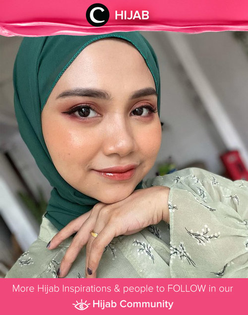 Put your makeup on!. It's Sunday! Image shared by Clozetter @ushwaaa. Simak inspirasi gaya Hijab dari para Clozetters hari ini di Hijab Community. Yuk, share juga gaya hijab andalan kamu.
