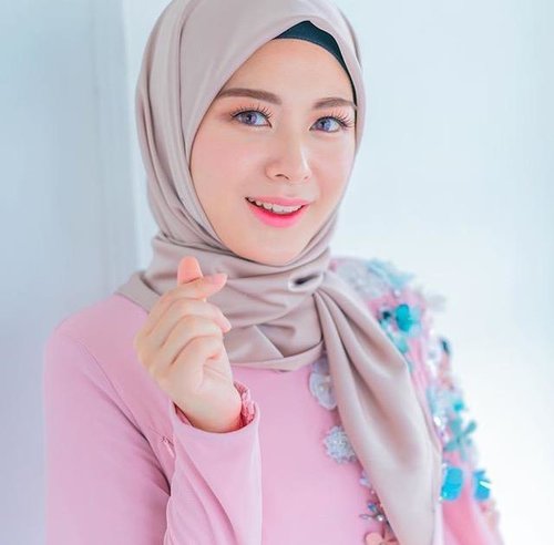 Korean Style Hijab Ala Ayana Jihye Moon Ini Dijamin Bikin Kamu Makin Keren!