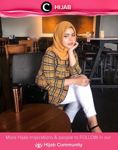 Hello, yellow! Clozetter @lylasabine tampil kasual dengan balutan kemeja kotak-kotak kuning dengan hijab berwarna senada, cocok untuk menjadi inspirasi outfit hari Jumat santaimu. Simak inspirasi gaya Hijab dari para Clozetters hari ini di Hijab Community. Yuk, share juga gaya hijab andalan kamu.