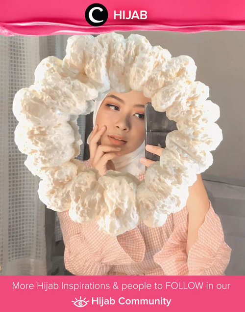 Rainy day won't stop Clozette Ambassador @fazkyazalicka from playing with makeup. Simak inspirasi gaya Hijab dari para Clozetters hari ini di Hijab Community. Yuk, share juga gaya hijab andalan kamu.