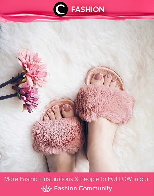 Comfy sandals on rainy day. Simak Fashion Update ala clozetters lainnya hari ini di Fashion Community. Image shared by Clozette Ambassador: @cynfl. Yuk, share outfit favorit kamu bersama Clozette.