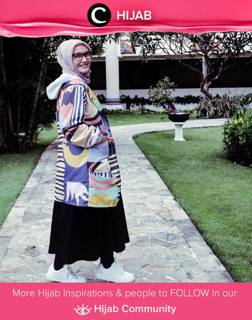 Clozetter @ellynurul bermain dengan tunik ber-pattern bold untuk memberi kesan outfit yang lebih playful. Simak inspirasi gaya Hijab dari para Clozetters hari ini di Hijab Community. Yuk, share juga gaya hijab andalan kamu.