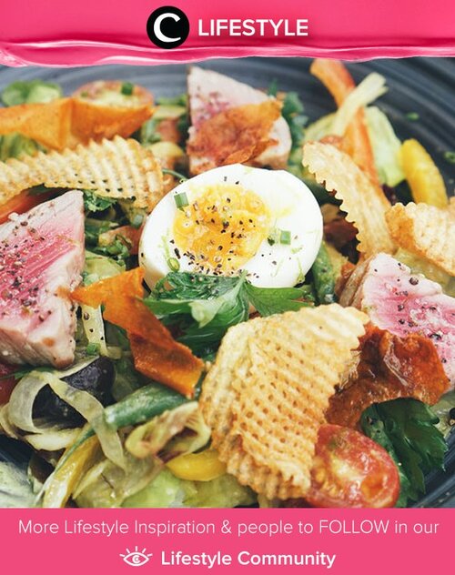 Salah satu menu yang direkomendasikan oleh Clozetter Jessica saat mengunjungi @foliebali adalah Nicoise. Salad yang terdiri dari sayuran segar, topping crunchy potato, boiled egg dan potongan yello fin tuna yang dilengkapi dengan lemon dressing ini sangat yummy untuk dinikmati. Simak Lifestyle Updates ala clozetters lainnya hari ini di Lifestyle Section. Image shared by Clozetter @Jessica_Ie. Yuk, share momen favorit kamu bersama Clozette.