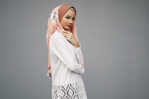 Tutorial Hijab Dua Warna