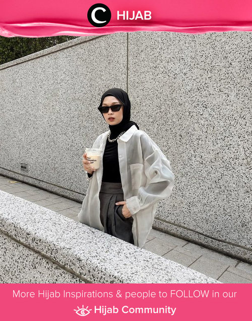 Style your organza outerwear like Clozette Crew @astrityas for an instant edgy look! Simak inspirasi gaya Hijab dari para Clozetters hari ini di Hijab Community. Yuk, share juga gaya hijab andalan kamu.