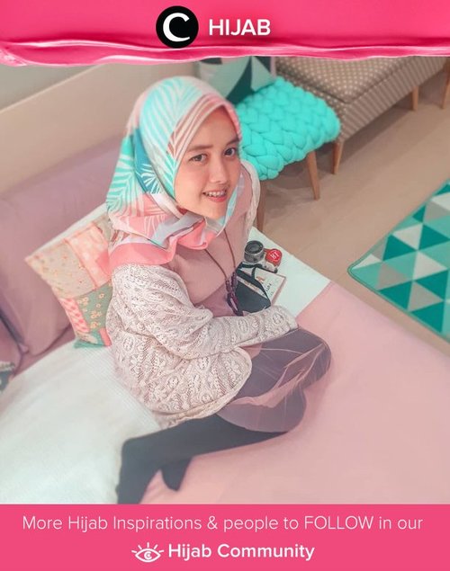 Pastels on pastels, Clozetter @Larasatinesa memadukan dress tutu dengan cardigan berwarna senada. Simak inspirasi gaya Hijab dari para Clozetters hari ini di Hijab Community. Yuk, share juga gaya hijab andalan kamu. 