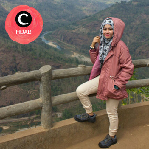 Yuk, berpetualang dan dekatkan diri pada alam! Jangan lupa tetap simak inspirasi gaya di Hijab Update dari para Clozetters hari ini, di sini http://bit.ly/clozettehijab. Image shared by Clozetter: ayuwindari. Yuk, share juga gaya hijab andalan kamu.