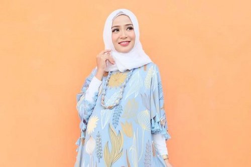Tutorial Hijab Putih yang Cantik dan Elegan dalam 60 Detik 