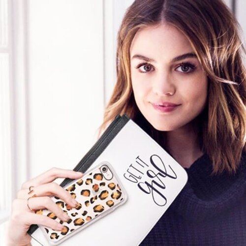 Mengerti bahwa sekarang kita tidak dapat lepas dari smartphone, pemeran di Pretty Little Liars, Lucy Hale bekerja sama dengan Casetify mendesain phone case yang super stylish dan serasi dengan outfit yang kita kenakan. Jadi kita bisa stylish from head to toe. Photo from hellogiggles.com. Untuk melihat info terkini mengenai fashion, beauty, hijab & lifestyle, download aplikasi mobile Clozette Indonesia di Google Store/App Store.
.
.
.
#ClozetteID #entertainment