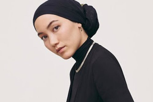 Hanajima, Desainer yang Hadirkan Hijab dalam Rancangan Uniqlo 