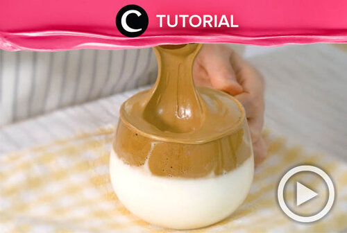 Sudah coba tantangan membuat Dalgona Coffee yang sedang viral di sosial media? Ini dia resepnya, Clozetters: https://bit.ly/3anzKIZ. Video ini di-share kembali oleh Clozetter @aquagurl. Lihat juga tutorial lainnya yang ada di Tutorial Section.