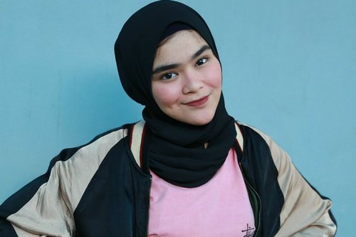 Unik, Gaya Hijab dan Rok 