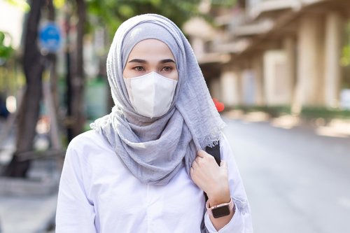5 Cara Memilih Masker Hijab yang Nyaman dan Aman