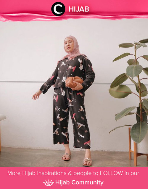 Clozetter @nabilaaz styled her pajamas as a hangout-ready outfit. Simak inspirasi gaya Hijab dari para Clozetters hari ini di Hijab Community. Yuk, share juga gaya hijab andalan kamu.