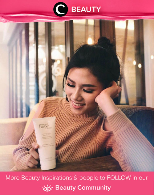 She choosed Renewed hope in jar foam cleanser.. It sweep away dirt, excess oil and impurities without stripping the skin of its natural lipids. Skin feels refreshed, cleansed and comforted and appears naturally clear and radiant. Simak Beauty Updates ala clozetters lainnya hari ini di Beauty Community. Image shared by Star Clozetter: @gabriellamadhea. Yuk, share beauty product andalan kamu.