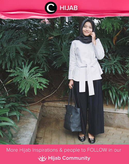 Monochrome outfit with white ribbon top and pleat pants. Simak inspirasi gaya Hijab dari para Clozetters hari ini di Hijab Community. Image shared by Star Clozetter @devinanggraeni. Yuk, share juga gaya hijab andalan kamu