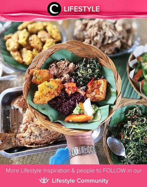 Selain budayanya yang menarik, Toraja juga diwarnai oleh makanan yang menggiurkan. Yum, lihat saja nasi hitam dan kawan-kawannya yang di-share oleh Clozette Ambassador @sophietobelly ini.Simak Lifestyle Updates ala clozetters lainnya hari ini di Lifestyle Community. Yuk, share juga momen favoritmu. 