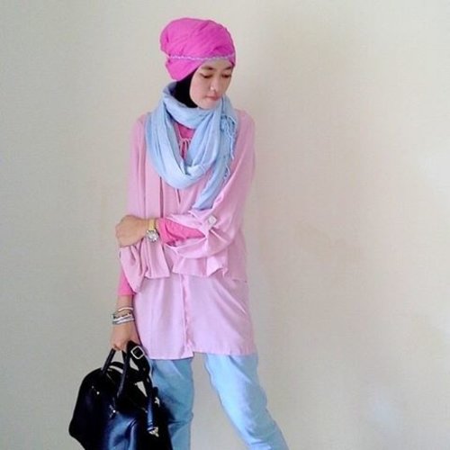 We think we see too much monokrom style lately until we stumbling onto #Clozetters @diannopiyani color block style which is very lovely. Want more like this? Search more of our Clozetters style here bit.ly/clozettehijabcasual

#ClozetteID #fashion #outfitinspiration #instafashion #clothes #instalook #outfit #ootd #portrait #clothing #style #look #lookbook #lookoftheday #outfitoftheday #ootd #stylish #instaoutfit #hijab #hijabcommunity #hijabstyle #hijabfashion
