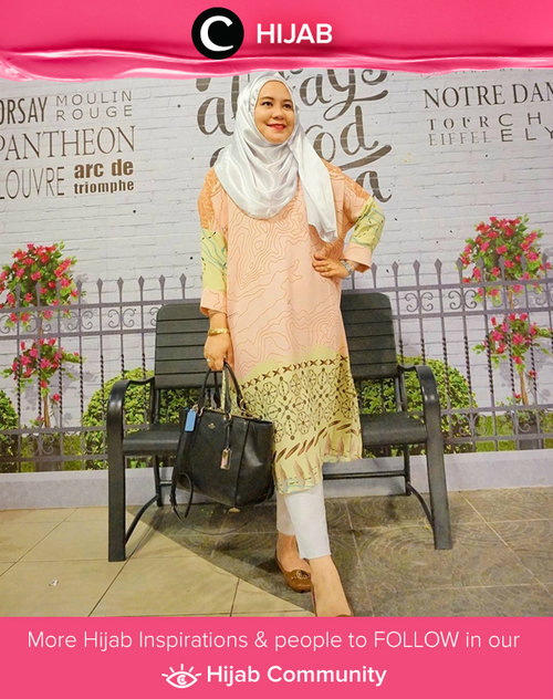Memakai Tunic cantik seperti Clozetter Roswitha bisa membantu menyamarkan bentuk tubuh serta membuatmu selalu tampil stylish. Yuk, dicoba! Simak inspirasi gaya Hijab dari para Clozetters hari ini di Hijab Community. Image shared by Clozetter: @roswithajassin. Yuk, share juga gaya hijab andalan kamu 