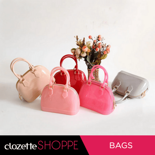 Hampir setiap runway menghadirkan Mini Handbag dengan berbagai model yang menggemaskan. Bukan hanya ringkas, Mini Handbag menunjukkan kelasnya yang chic guna menunjang model si pemakai.
Nah #ClozetteShoppe menghadirkan beragam model Mini Handbag bisa menjadi referensi kamu. Mulai dari 100K!
http://bit.ly/2J6nDo8