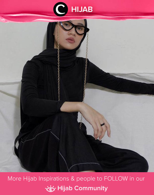 Cat eye glasses + chain strap = instant girl boss look! Image shared by Clozette Ambassador @karinaorin. Simak inspirasi gaya Hijab dari para Clozetters hari ini di Hijab Community. Yuk, share juga gaya hijab andalan kamu.