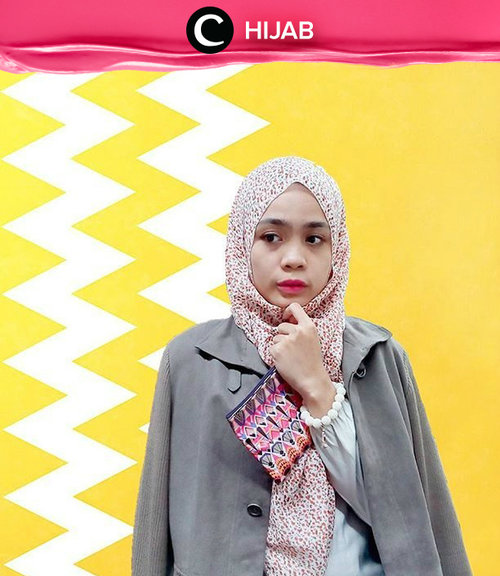 Jika hijabmu sudah ramai dengan motif lucu, atasan polos dapat membuatmu terlihat chic. Jangan lupa kenakan outer untuk menghalau hawa dingin ya. Simak inspirasi gaya di Hijab Update dari para Clozetters hari ini, di sini http://bit.ly/clozettehijab. Image shared by Clozetter: saskilya. Yuk, share juga gaya hijab andalan kamu.