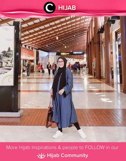 Tunik panjang, legging dan sneakers bisa jadi opsi pakaian yang nyaman untuk traveling. Simak inspirasi gaya Hijab dari para Clozetters hari ini di Hijab Community. Image shared by Clozetter @Ellynurul. Yuk, share juga gaya hijab andalan kamu.  