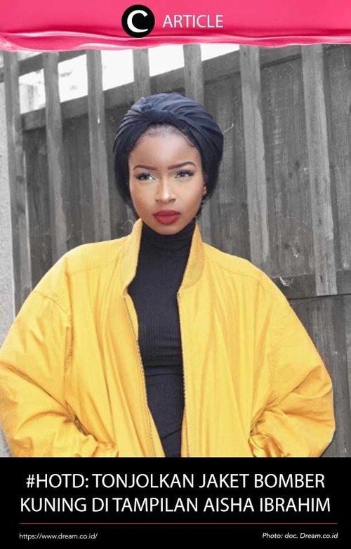 Steal the style dari hijaber berdarah London-Nigeria, Aisha Ibrahim. Hijaber berkulit gelap ini berani memilih bomber kuning sebagai fashion statement-nya. Memadukan hijab turban, kaus, celana legging, dan boots hitamnya, Aisha sengaja menonjolkan jaket bomber andalannya. Lihat inspirasinya di http://bit.ly/2pCkZeK. Simak juga artikel menarik lainnya di Article Section pada Clozette App.