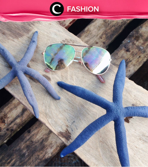 Cuaca panas bisa kamu manfaatkan untuk tampil dengan sunglasses favorit, Clozetters. Simak juga Fashion Update ala clozetters lainnya hari ini, di sini. http://bit.ly/clozettefashion. Image shared by Clozetter: rararazan. Yuk, share outfit favorit kamu bersama Clozette.