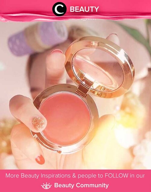 Zaman sekarang kamu nggak perlu bawa banyak makeup untuk touch up. Cukup bawa 1 produk yang bisa mengakomodir beberapa kebutuhanmu. Contohnya 3CE Multi Pot Cabbage Rose ini yang bisa jadi perona bibir, pipi, sekaligus kelopak mata. Simak Beauty Update ala clozetters lainnya hari ini di Beauty Community. Image shared by Clozetter @soyankim. Yuk, share juga beauty product favoritmu bersama Clozette.