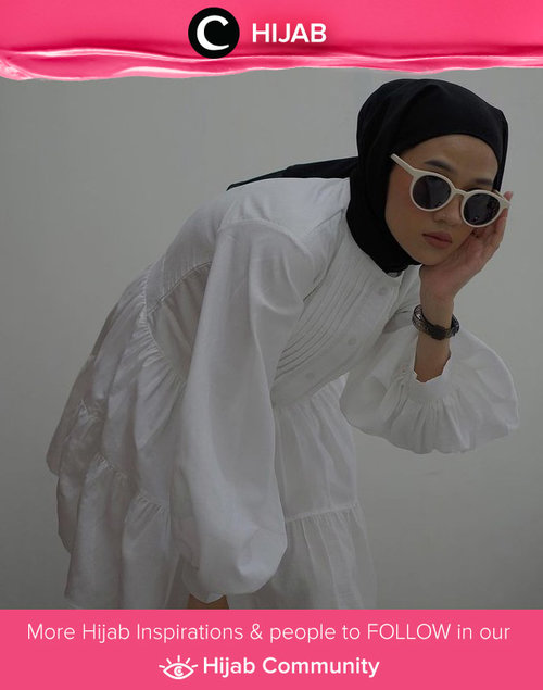 Tak terasa, hari ini sudah hari pertama puasa, ya. Untuk menyemangati harimu, outfit bernuansa warna putih dengan desain klasik bisa kamu kenakan untuk beragam kegiatan virtual. Image shared by Clozette Ambassador @karinaorin. Simak inspirasi gaya Hijab dari para Clozetters hari ini di Hijab Community. Yuk, share juga gaya hijab andalan kamu.