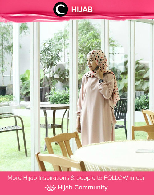 Hijab bermotif juga bisa terlihat lembut dengan perpaduan outfit bernuansa pastel. Simak inspirasi gaya Hijab dari para Clozetters hari ini di Hijab Community. Image shared by Star Clozetter: mirasahid. Yuk, share juga gaya hijab andalan kamu 