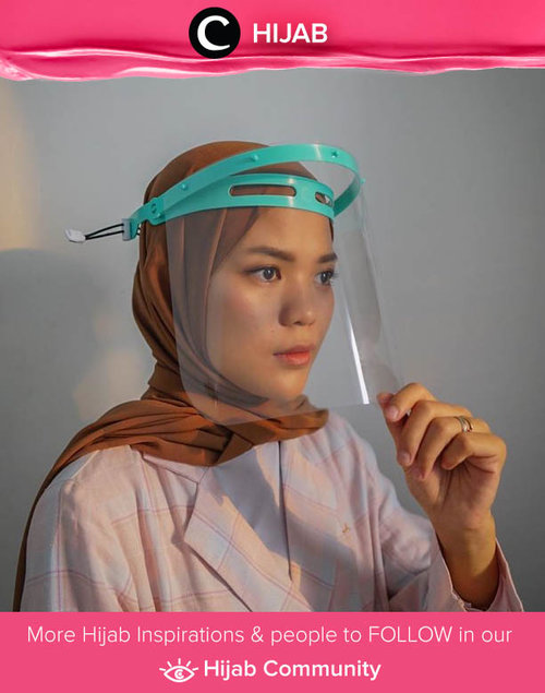 Makeup on, so does the face shield! Image shared by Clozetter @cicidesri. Simak inspirasi gaya Hijab dari para Clozetters hari ini di Hijab Community. Yuk, share juga gaya hijab andalan kamu.