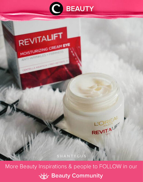 Sedang mencari eye cream untuk merawat bagian matamu? Loreal Revitalift Eye Cream yang dilengkapi kandungan Centella Asiatica ini bisa jadi pilihanmu. Meskipun teksturnya creamy, eye cream ini tak lengket ketika diaplikasikan, lho. Image shared by Clozetter @Santigustihandono. Simak Beauty Update ala clozetters lainnya hari ini di Beauty Community. Yuk, share produk favorit dan makeup look kamu bersama Clozette.