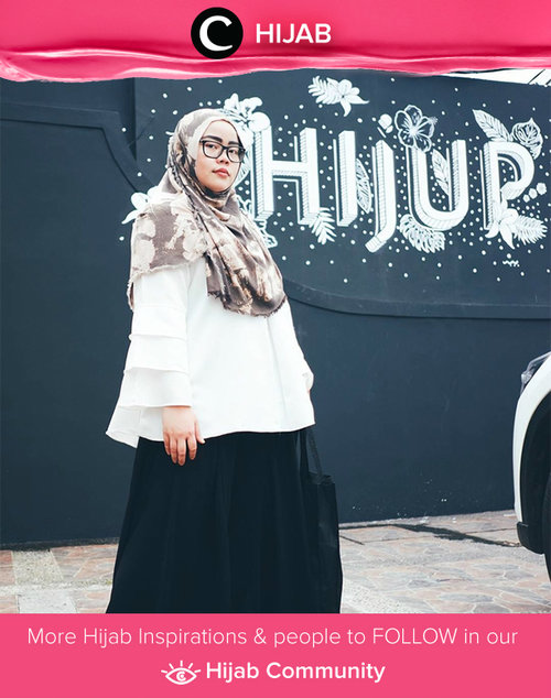 Simple outfit for today. Simak inspirasi gaya Hijab dari para Clozetters hari ini di Hijab Community. Image shared by Clozette Ambassador @indahrp. Yuk, share juga gaya hijab andalan kamu