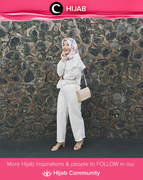 A flowy white look will keep you cool when temps are scorching. Simak inspirasi gaya Hijab dari para Clozetters hari ini di Hijab Community. Image shared by Star Clozetter @devinanggraeni. Yuk, share juga gaya hijab andalan kamu
