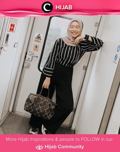 Clozette Ambassador @fazkyazalicka was in vacation mood with her striped shirt, duffle bag, and a pair of sneakers! Simak inspirasi gaya Hijab dari para Clozetters hari ini di Hijab Community. Yuk, share juga gaya hijab andalan kamu.
